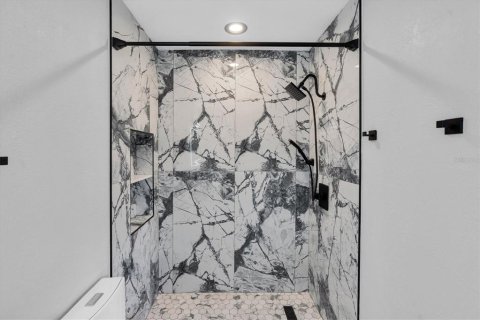 Villa ou maison à louer à Brandon, Floride: 4 chambres, 185.25 m2 № 2434542 - photo 24