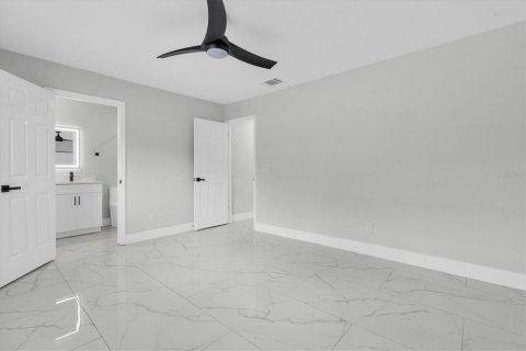 Villa ou maison à louer à Brandon, Floride: 4 chambres, 185.25 m2 № 2434542 - photo 22