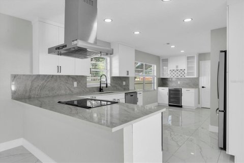 Villa ou maison à louer à Brandon, Floride: 4 chambres, 185.25 m2 № 2434542 - photo 15