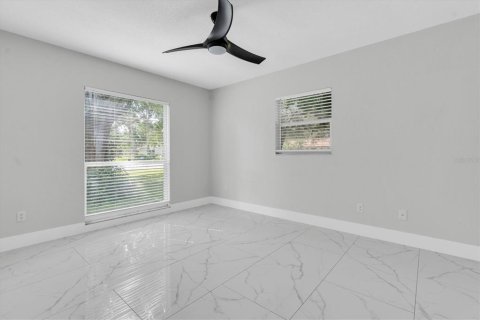 Villa ou maison à louer à Brandon, Floride: 4 chambres, 185.25 m2 № 2434542 - photo 27