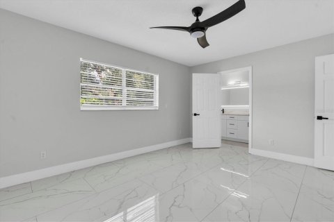 Villa ou maison à louer à Brandon, Floride: 4 chambres, 185.25 m2 № 2434542 - photo 21
