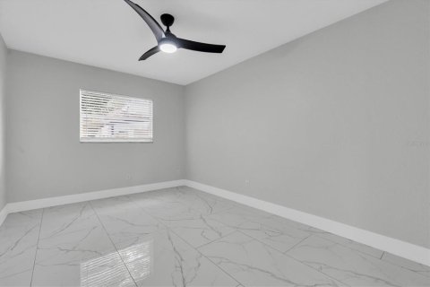 Villa ou maison à louer à Brandon, Floride: 4 chambres, 185.25 m2 № 2434542 - photo 30