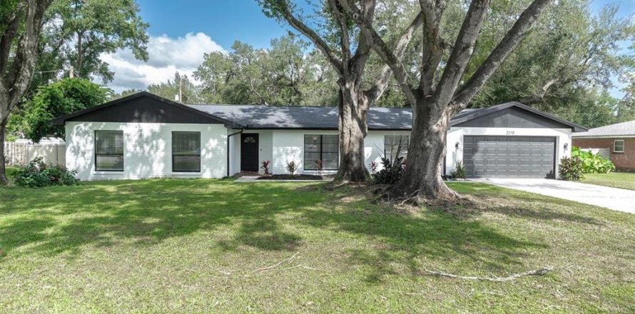 Villa ou maison à Brandon, Floride 4 chambres, 185.25 m2 № 2434542