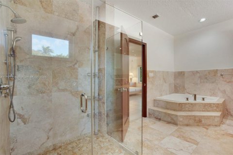 Villa ou maison à louer à Pinecrest, Floride: 4 chambres, 258.55 m2 № 1977185 - photo 12
