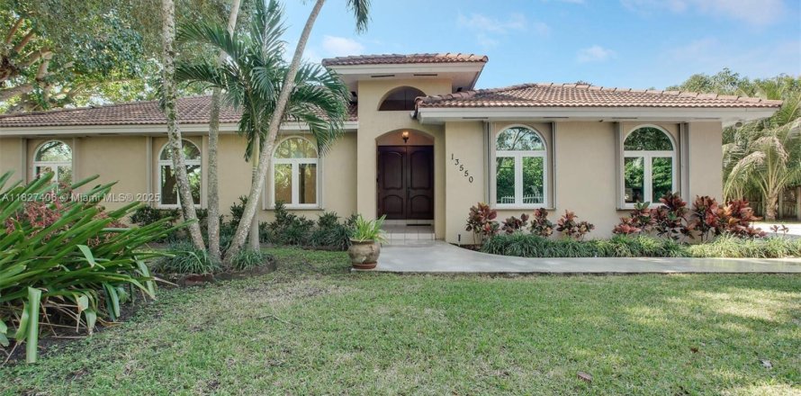 Villa ou maison à Pinecrest, Floride 4 chambres, 258.55 m2 № 1977185