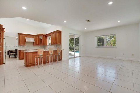 Villa ou maison à louer à Pinecrest, Floride: 4 chambres, 258.55 m2 № 1977185 - photo 7