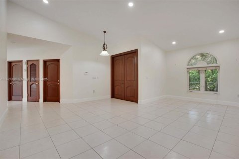 Villa ou maison à louer à Pinecrest, Floride: 4 chambres, 258.55 m2 № 1977185 - photo 3