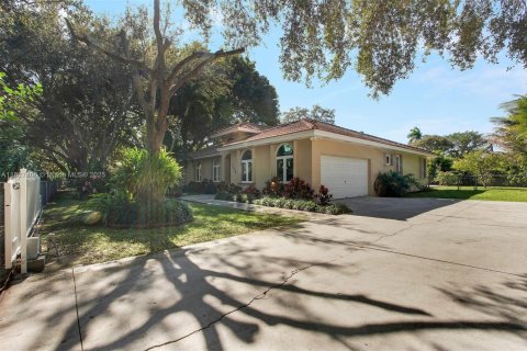 Villa ou maison à louer à Pinecrest, Floride: 4 chambres, 258.55 m2 № 1977185 - photo 2