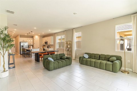 Casa en venta en Haines City, Florida, 4 dormitorios, 179.12 m2 № 2098150 - foto 2