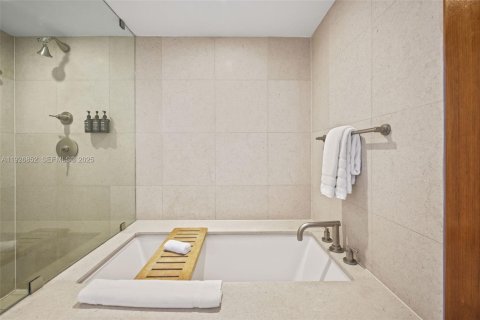 Hotel en venta en Miami Beach, Florida, 1 dormitorio, 66.89 m2 № 1985787 - foto 12