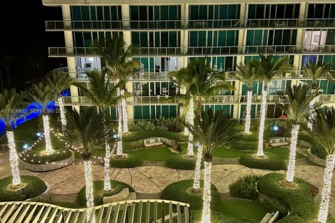 Hotel en venta en Miami Beach, Florida, 1 dormitorio, 66.89 m2 № 1985787 - foto 15
