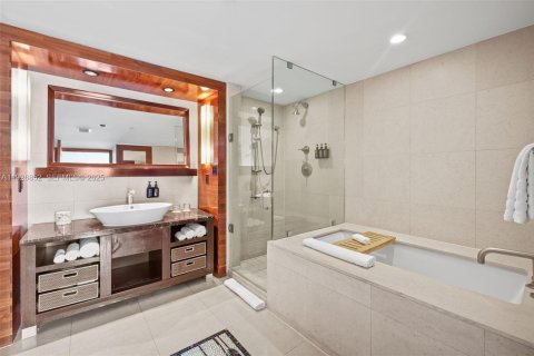 Hotel en venta en Miami Beach, Florida, 1 dormitorio, 66.89 m2 № 1985787 - foto 9