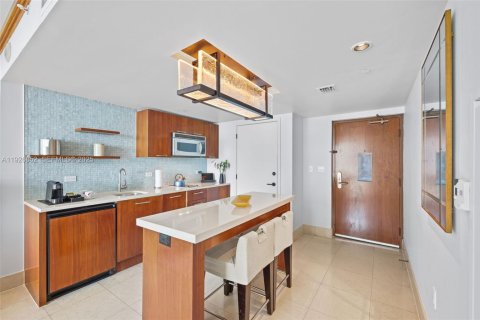 Hotel en venta en Miami Beach, Florida, 1 dormitorio, 66.89 m2 № 1985787 - foto 3