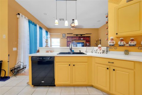 House in Cape Coral, Florida 3 bedrooms, 174.93 sq.m. № 1760393 - photo 18