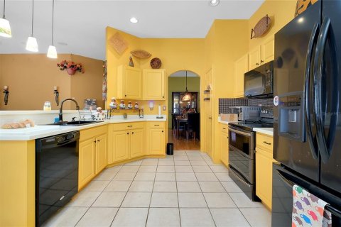 House in Cape Coral, Florida 3 bedrooms, 174.93 sq.m. № 1760393 - photo 20