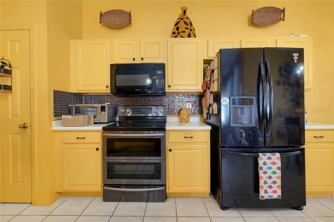House in Cape Coral, Florida 3 bedrooms, 174.93 sq.m. № 1760393 - photo 22
