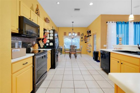 House in Cape Coral, Florida 3 bedrooms, 174.93 sq.m. № 1760393 - photo 19