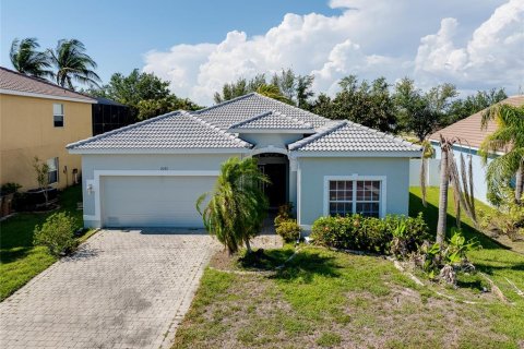 House in Cape Coral, Florida 3 bedrooms, 174.93 sq.m. № 1760393 - photo 1