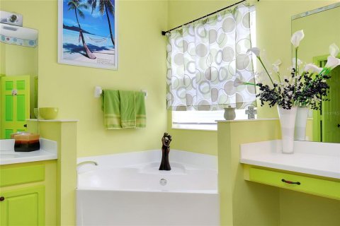 House in Cape Coral, Florida 3 bedrooms, 174.93 sq.m. № 1760393 - photo 30