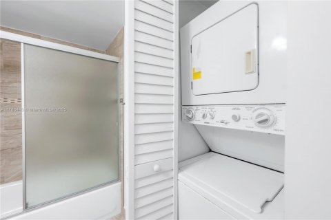 Copropriété à vendre à Miami, Floride: 2 chambres, 111.67 m2 № 1709158 - photo 7