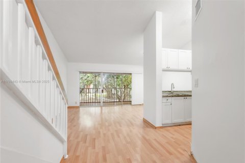 Copropriété à vendre à Miami, Floride: 2 chambres, 111.67 m2 № 1709158 - photo 5
