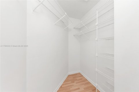 Copropriété à vendre à Miami, Floride: 2 chambres, 111.67 m2 № 1709158 - photo 17