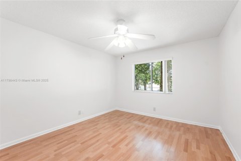Copropriété à vendre à Miami, Floride: 2 chambres, 111.67 m2 № 1709158 - photo 9