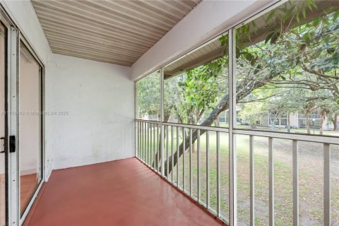 Copropriété à vendre à Miami, Floride: 2 chambres, 111.67 m2 № 1709158 - photo 13