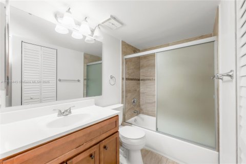 Copropriété à vendre à Miami, Floride: 2 chambres, 111.67 m2 № 1709158 - photo 11