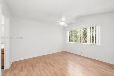 Copropriété à vendre à Miami, Floride: 2 chambres, 111.67 m2 № 1709158 - photo 15