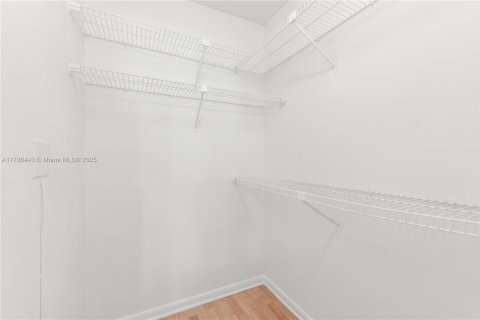 Copropriété à vendre à Miami, Floride: 2 chambres, 111.67 m2 № 1709158 - photo 10