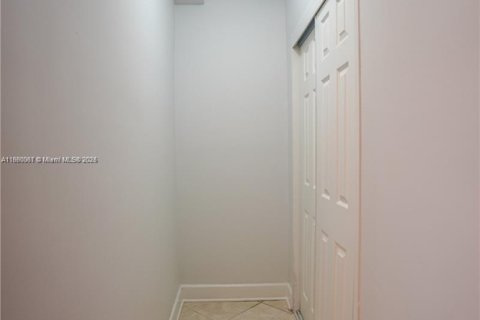 Condominio en venta en Miami Beach, Florida, 1 dormitorio, 85.66 m2 № 1977543 - foto 7