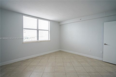 Condominio en venta en Miami Beach, Florida, 1 dormitorio, 85.66 m2 № 1977543 - foto 10