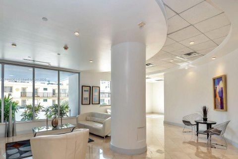 Condominio en venta en Miami Beach, Florida, 1 dormitorio, 85.66 m2 № 1977543 - foto 2