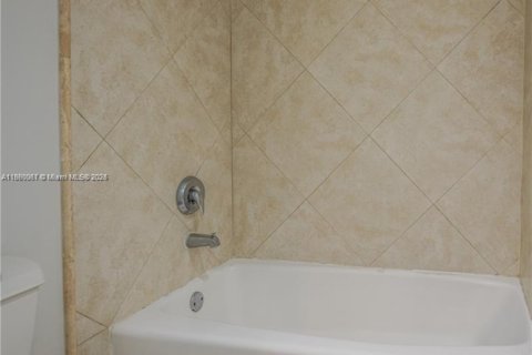 Condominio en venta en Miami Beach, Florida, 1 dormitorio, 85.66 m2 № 1977543 - foto 13