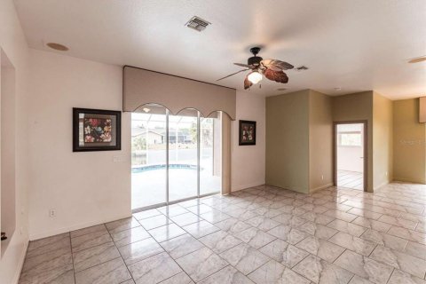 House in Port Charlotte, Florida 3 bedrooms, 208.84 sq.m. № 1716757 - photo 10