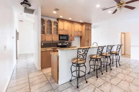 House in Port Charlotte, Florida 3 bedrooms, 208.84 sq.m. № 1716757 - photo 12
