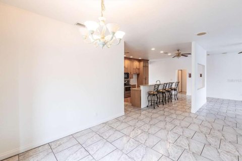 House in Port Charlotte, Florida 3 bedrooms, 208.84 sq.m. № 1716757 - photo 20
