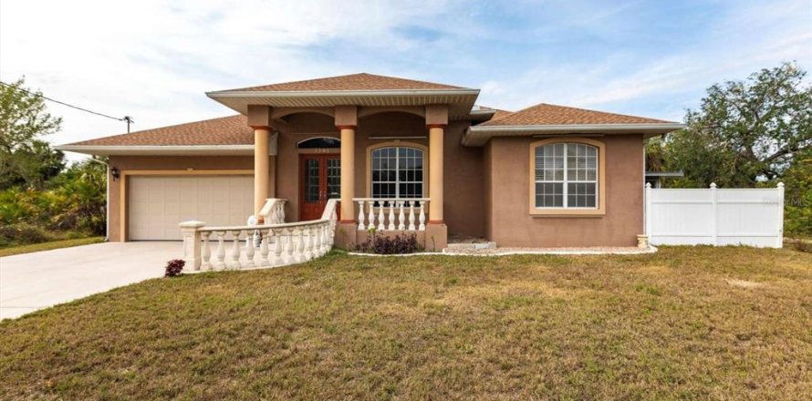 House in Port Charlotte, Florida 3 bedrooms, 208.84 sq.m. № 1716757