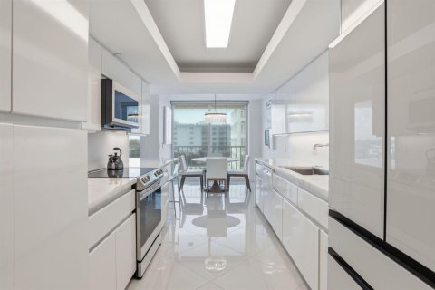 Condo in Highland Beach, Florida, 2 bedrooms № 2278958