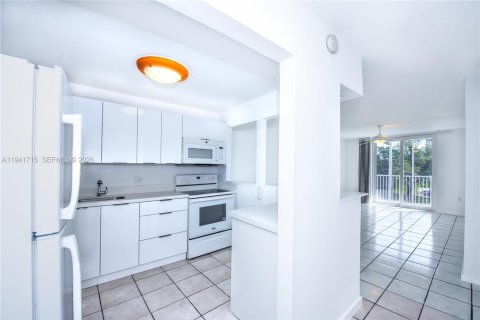 Condo in North Miami Beach, Florida, 2 bedrooms  № 1998942 - photo 16