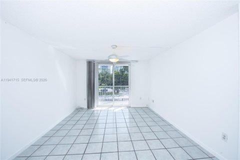 Condo in North Miami Beach, Florida, 2 bedrooms  № 1998942 - photo 19