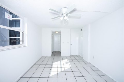 Condo in North Miami Beach, Florida, 2 bedrooms  № 1998942 - photo 26
