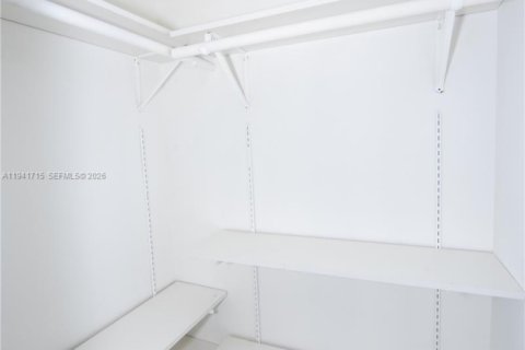 Condo in North Miami Beach, Florida, 2 bedrooms  № 1998942 - photo 22