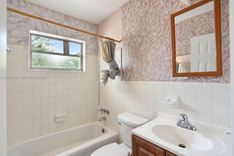 Commercial property in Fort Lauderdale, Florida 161.56 sq.m. № 2422949 - photo 25