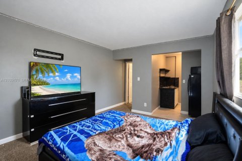 Commercial property in Fort Lauderdale, Florida 161.56 sq.m. № 2422949 - photo 30
