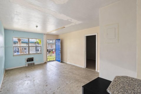 Commercial property in Fort Lauderdale, Florida 161.56 sq.m. № 2422949 - photo 21