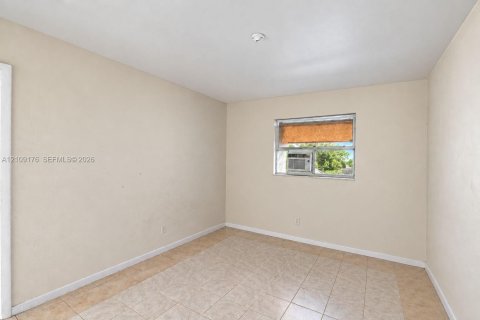 Commercial property in Fort Lauderdale, Florida 161.56 sq.m. № 2422949 - photo 29