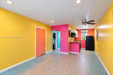Commercial property in Fort Lauderdale, Florida 161.56 sq.m. № 2422949 - photo 6