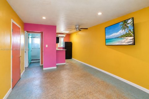 Commercial property in Fort Lauderdale, Florida 161.56 sq.m. № 2422949 - photo 8